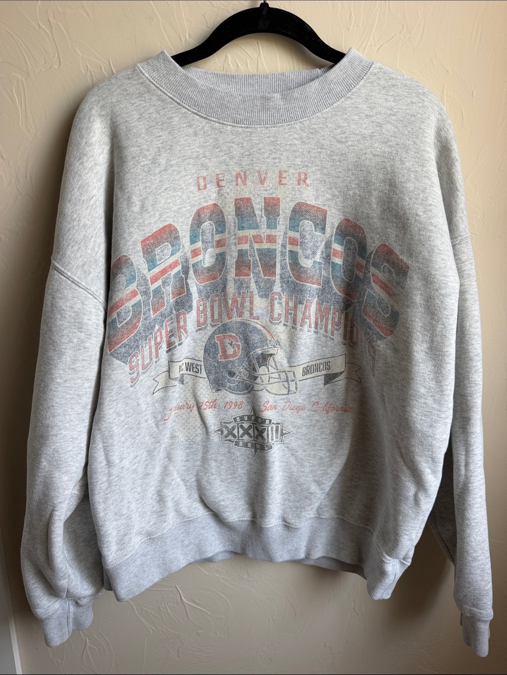 Abercrombie & Fitch Light Gray Denver Broncos Graphic Crewneck